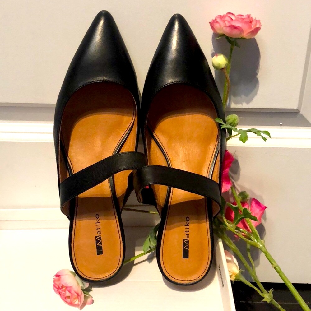 NWOT. MATIKO👠 Virca black leather point toe wooden heel. US SIZE 8.